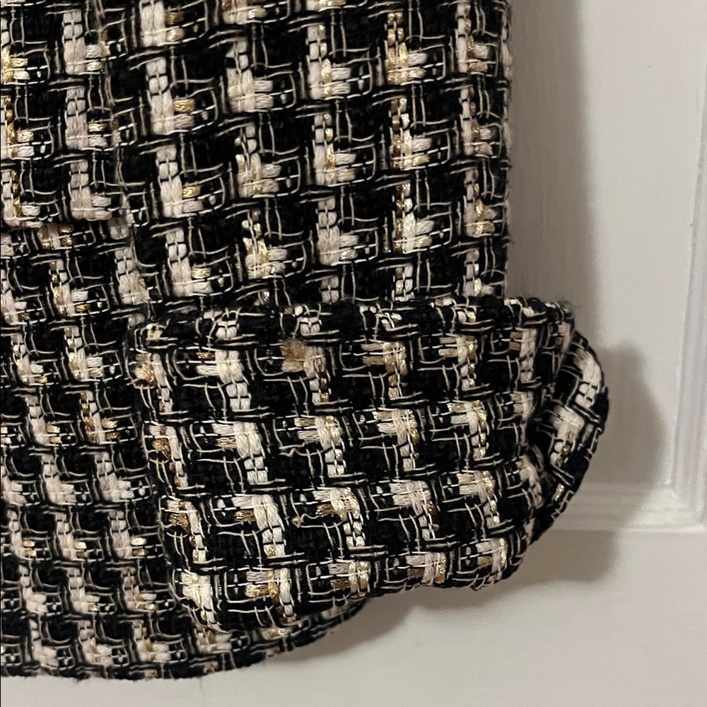 Classic Black, White & Gold Tweed Tailored Jacket size 4 - Picture 4 of 9